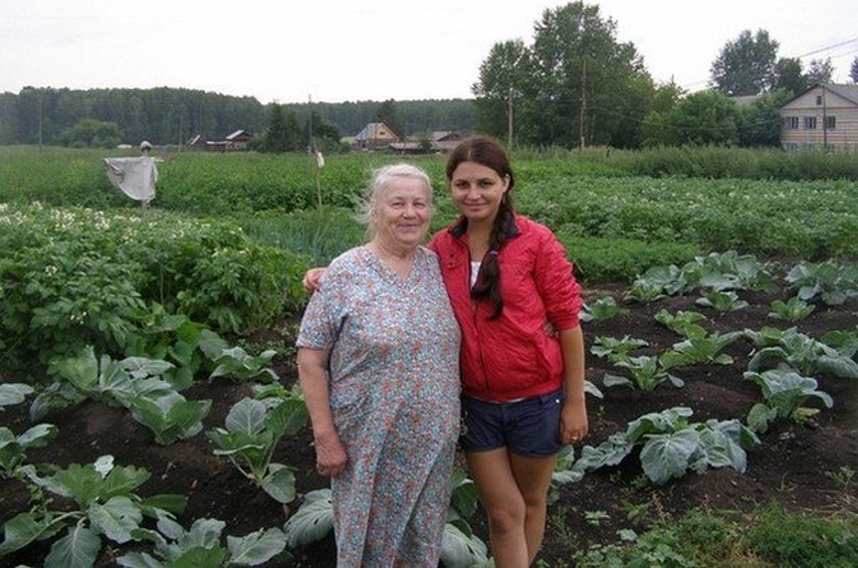 Мария Васильевна с внучкой Алёной